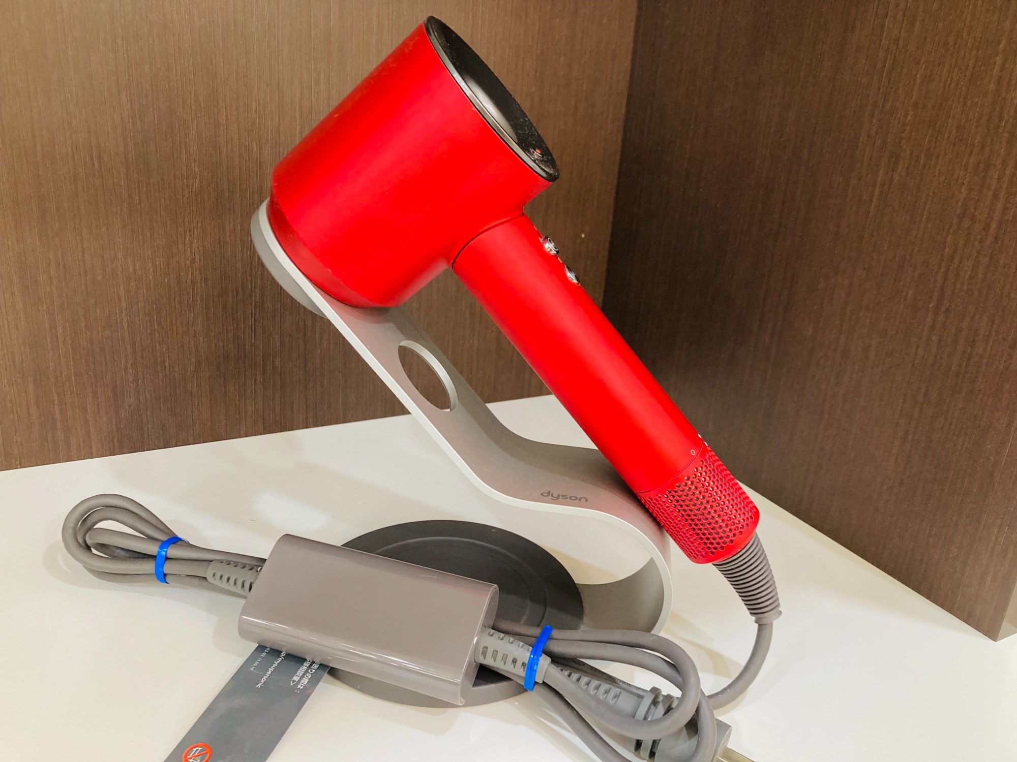 Dyson Supersonic Ionic ヘアドライヤー HD03 赤 ヨドバシ.com - ダイソン Dyson Dyson Supersonic ionic ヘアー