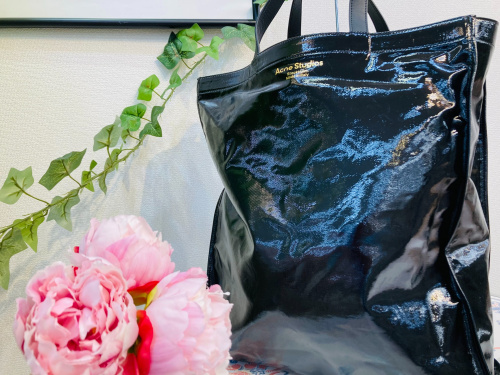 ACNE STUDIOS（アクネストゥディオズ）のシャイニートートバッグが入荷