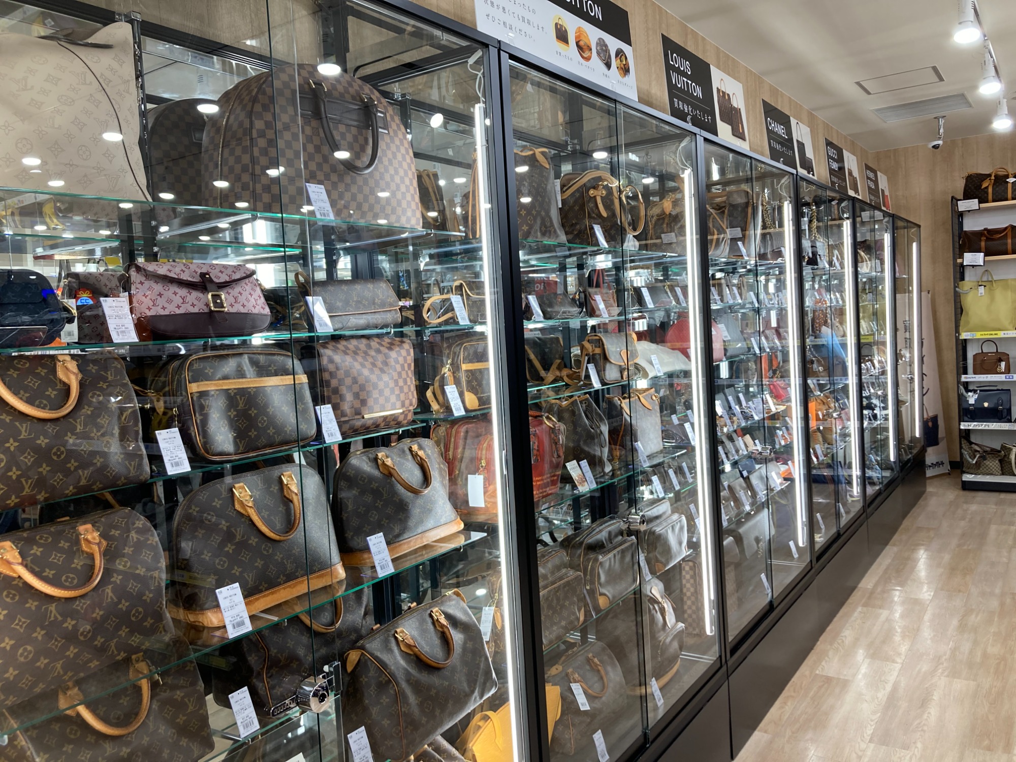 店舗用品 LV LOUIS VUITTON(ルイヴィトン) チェーンショルダーバッグ入荷いたしまし