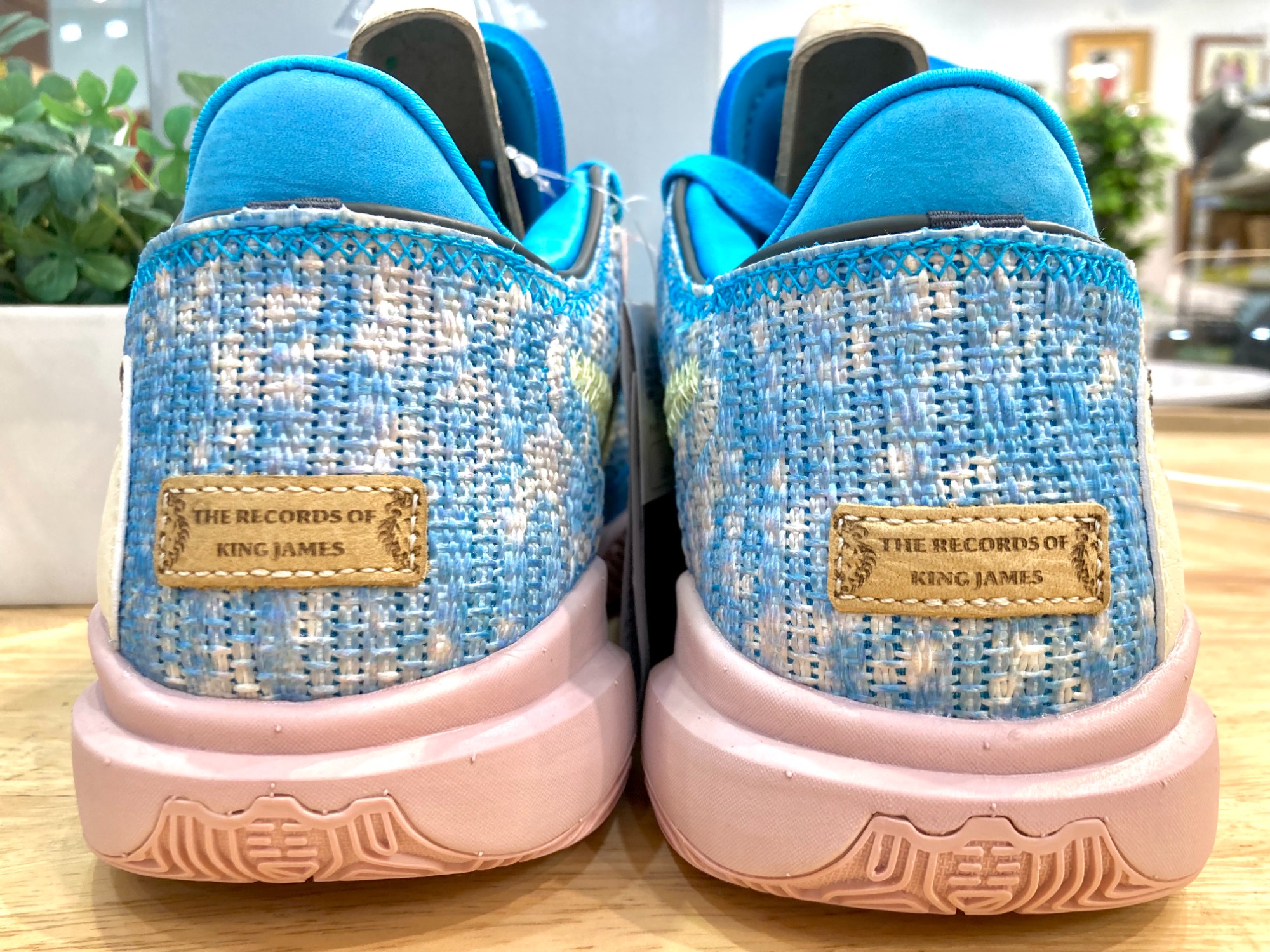 NIKE スニーカー LeBron (レブロン) 20 