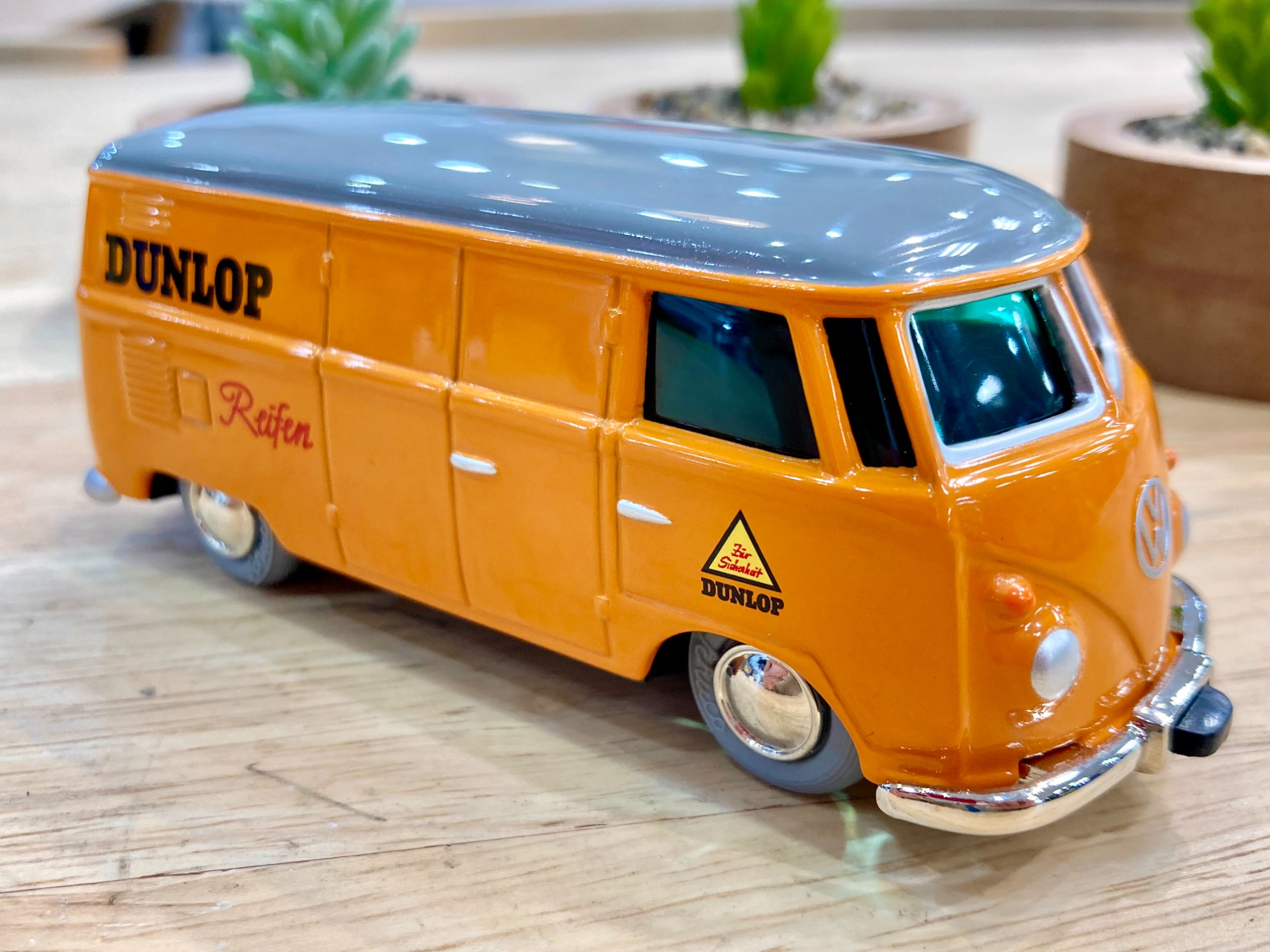 激レア！世界限定500台1/43 schuco シュコー　フォルクスワーゲンT1 Schuco(シュコー) モデルカー 2点 入荷いたしました！｜2024年05月21日