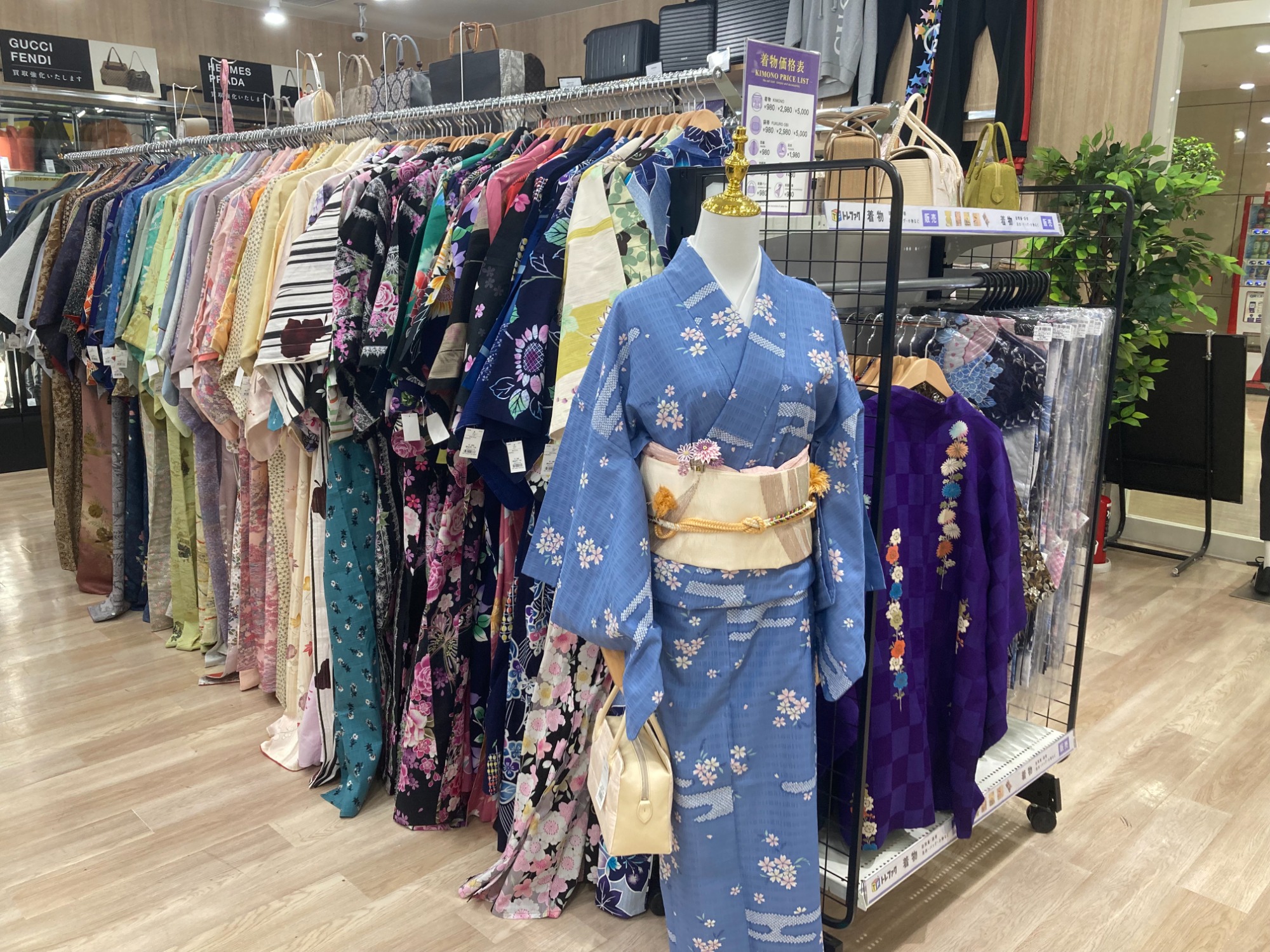 トナリエ宇都宮店】にて着物の販売を開始!|リサイクルショップの トナリエ宇都宮店】にて着物の販売を開始!|リサイクルショップの
