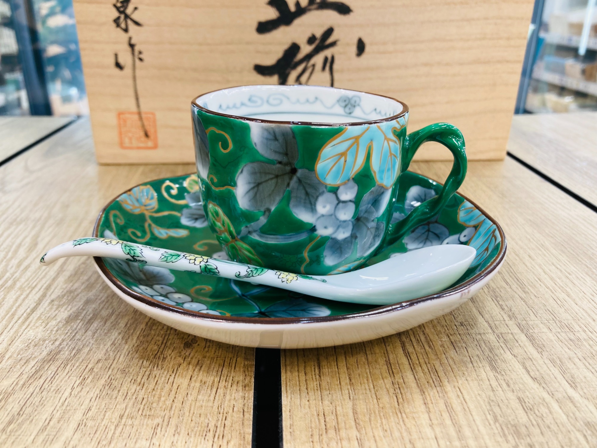 新品未使用　有田焼　宝泉窯　スープカップ　ソーサー　皿 新品未使用 有田焼 古伊万里様 宝泉窯 スープカップ ソーサー 皿