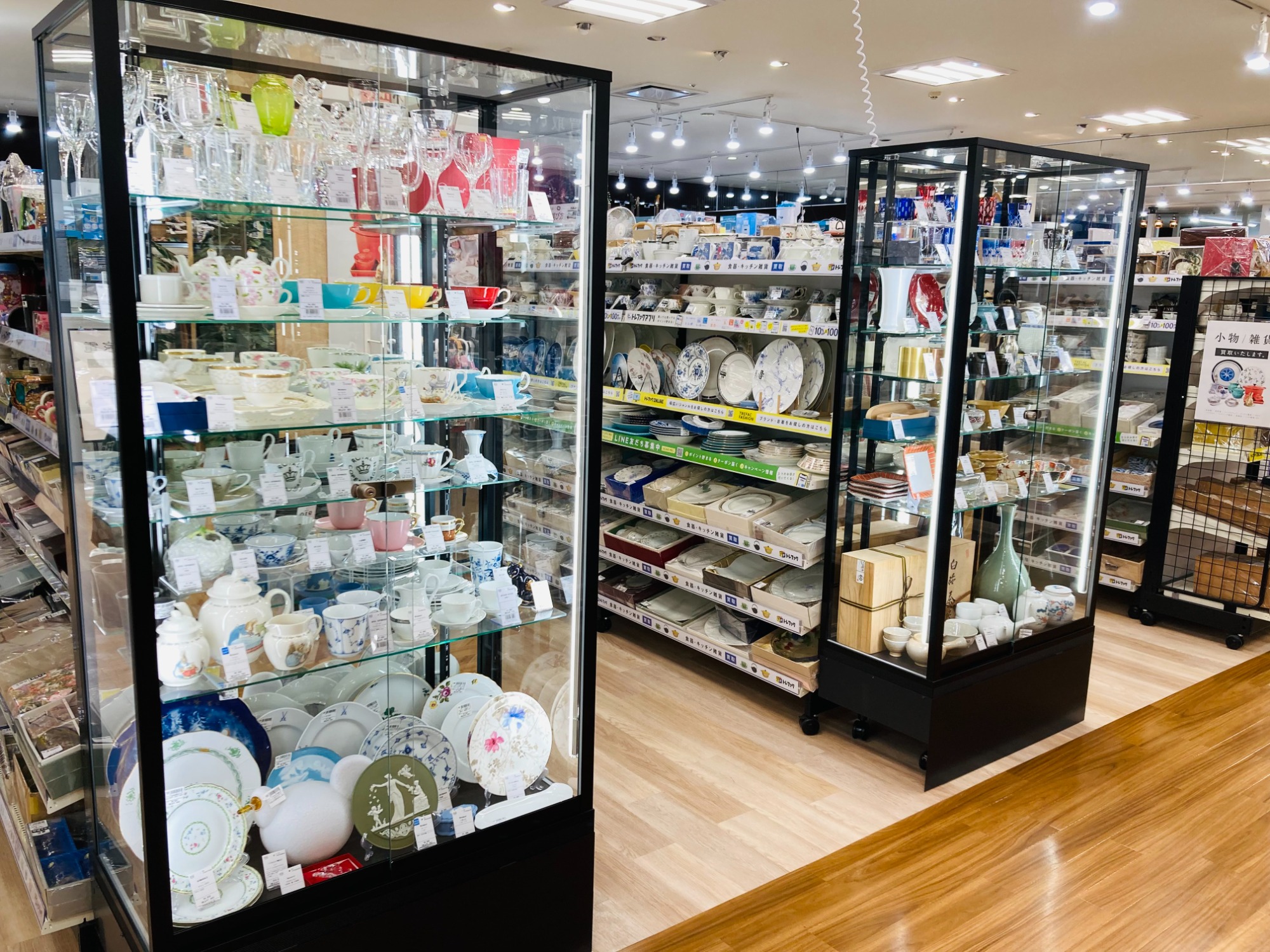 大倉陶園 カップ＆ソーサー アリスの森 入荷いたしました！｜2024年07