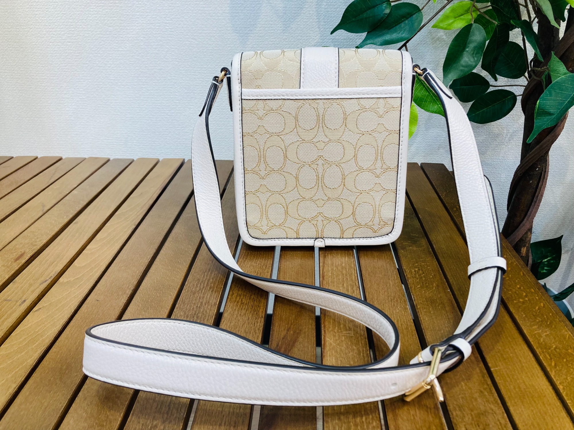 COACH (コーチ) ショルダーバッグ ベージュ C8321 入荷いたしました 