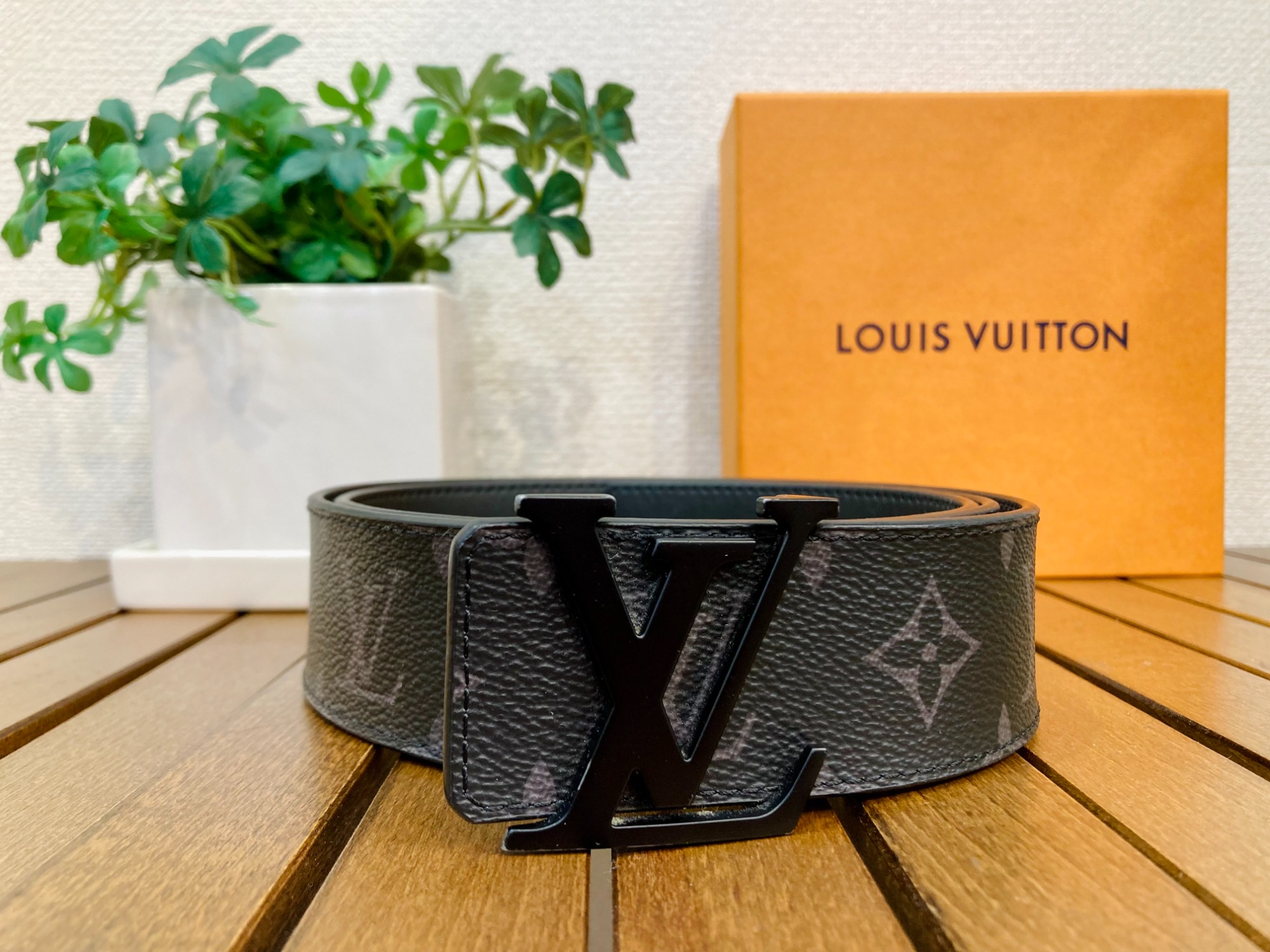 Louis Vuitton ルイヴィトン ベルト ブラック イニシャル LOUIS VUITTON（ルイヴィトン）ベルト・LV イニシャル 入荷致しました