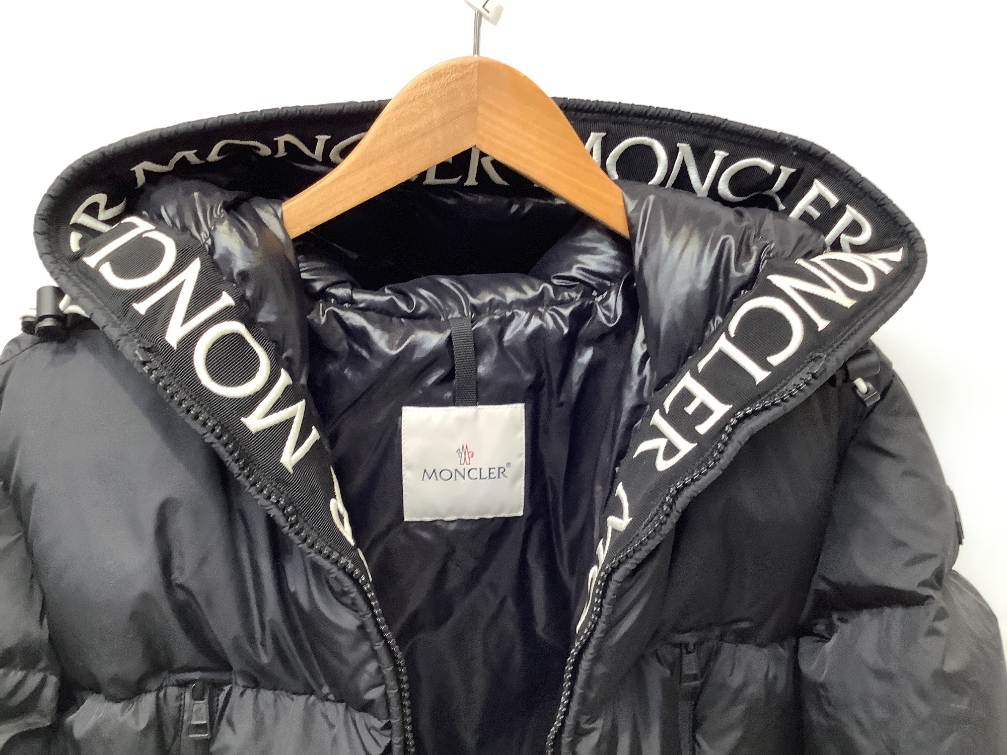 MONCLER (モンクレール) ダウンジャケット MONTCLA GIUBBOTTO 入荷