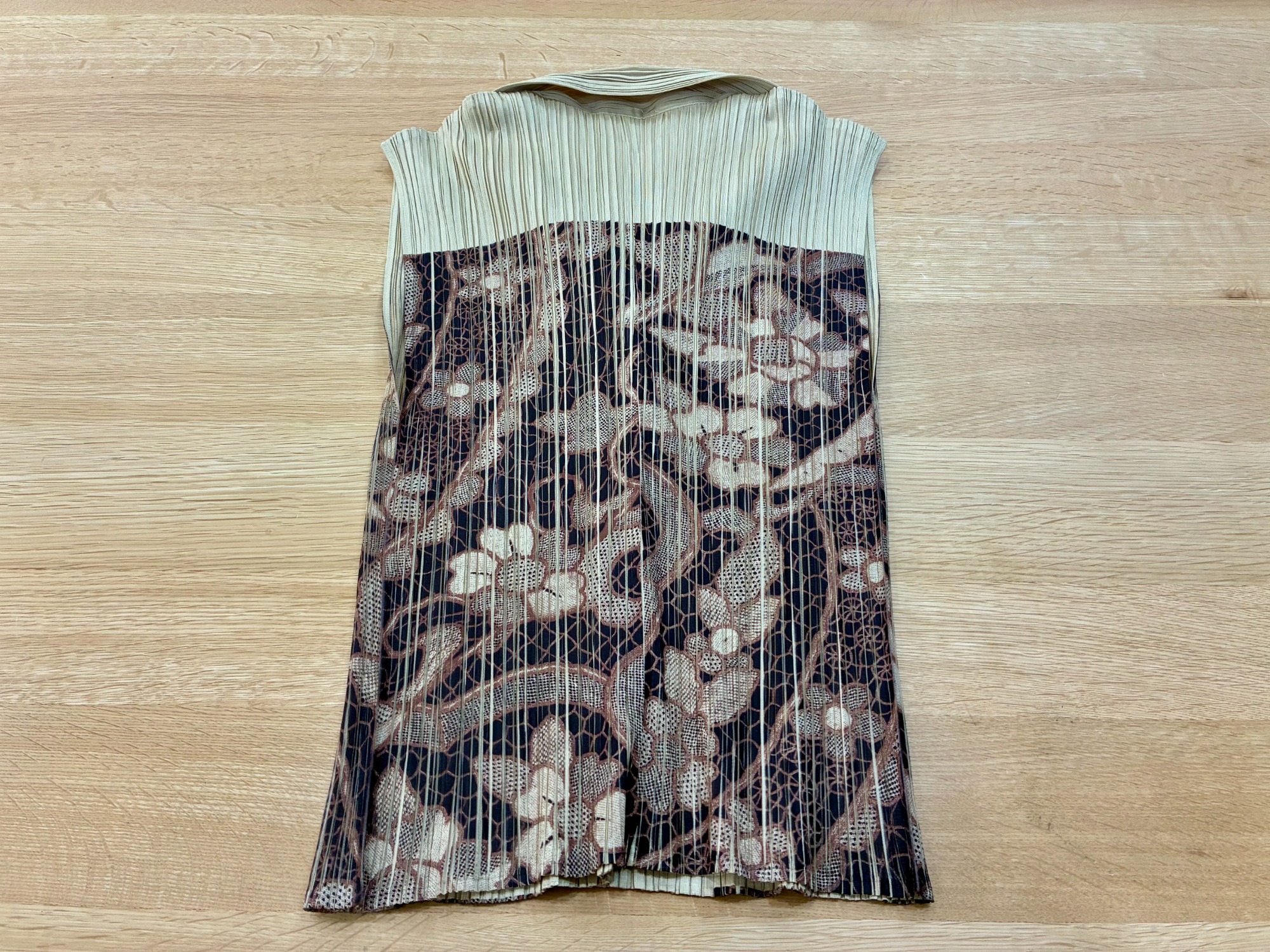 PLEATS PLEASE(プリーツプリーズ) プリーツブラウス 入荷いたし PLEATS PLEASE(プリーツプリーズ) プリーツブラウス 入荷いたし