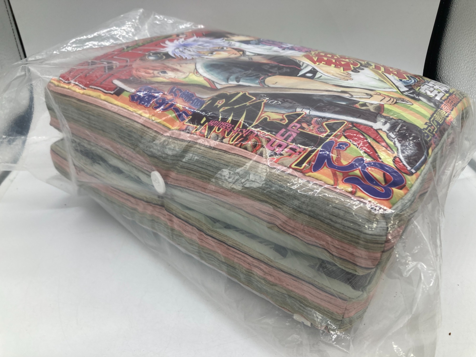 ジャンプ50周年　一番くじ　D賞銀魂クッション Amazon.co.jp: 銀魂 ジャンプ型クッション 一番くじ 週刊少年