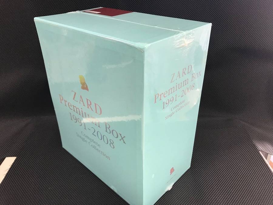 ZARD Premium Box 1991-2008 シングルコレクション新品！ ZARD PREMIUM BOX 1991-2008 COMPLETE SINGLE COLLECTION(DVD付) 中古