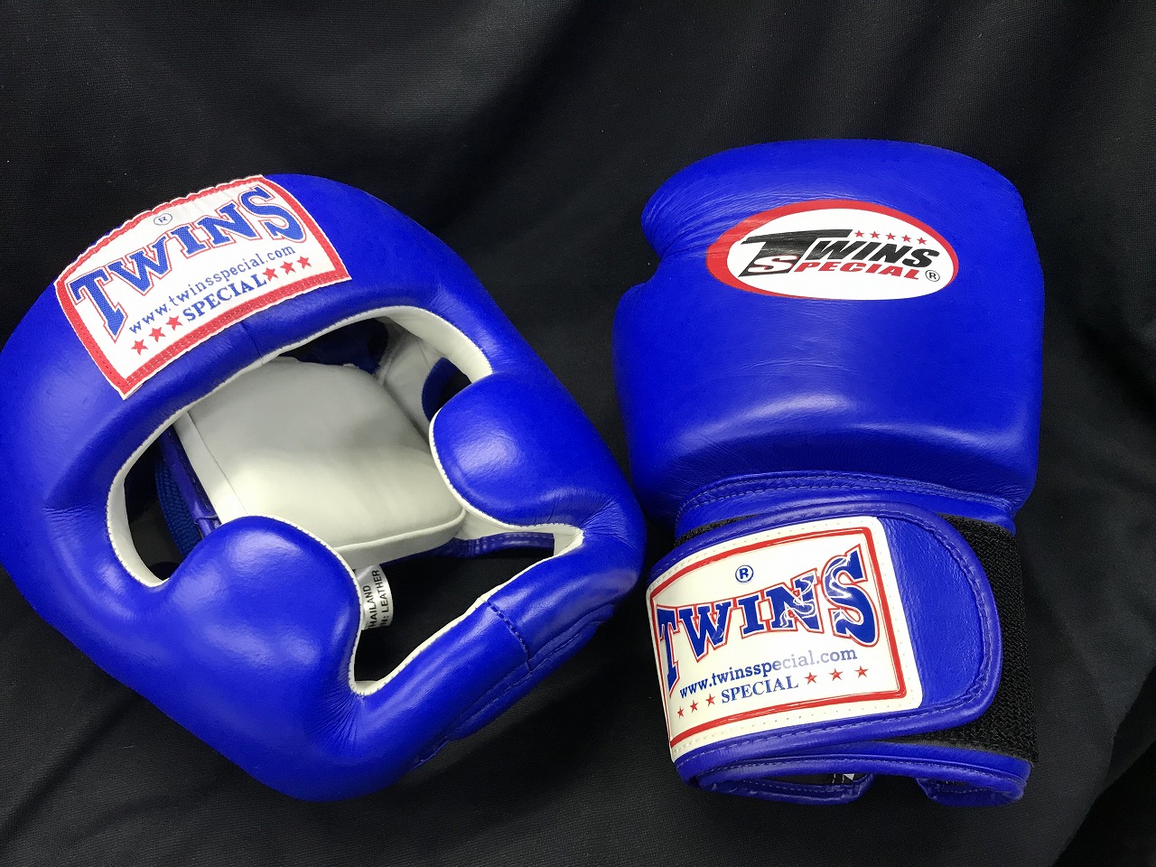 TWINS SPECIAL ボクシンググローブ ヘッドギア レガースセット TWINS SPECIAL ボクシンググローブ ヘッドギア レガースセット