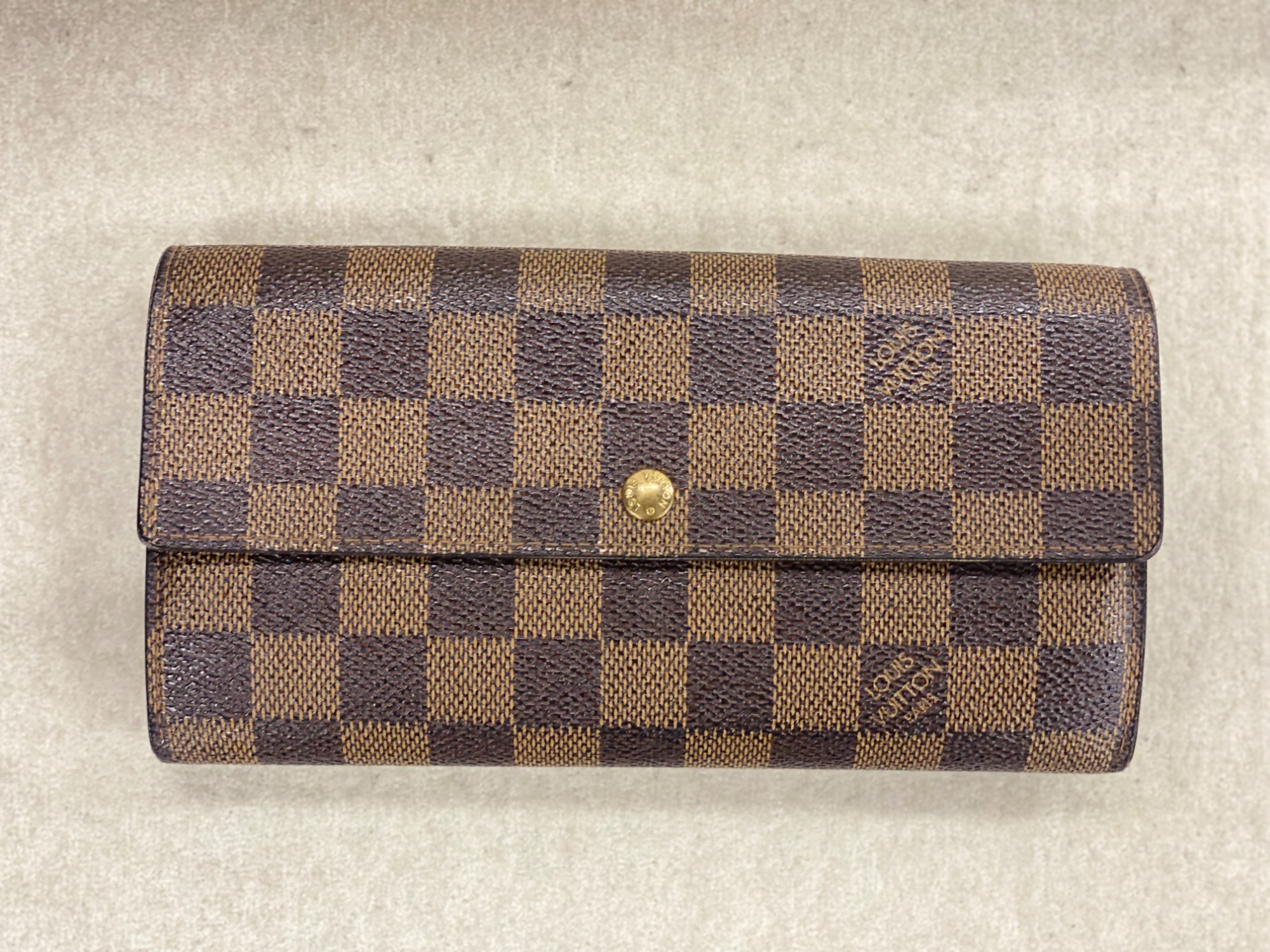 Louis Vuitton(ルイヴィトン)から長財布 ダミエ のご紹介です