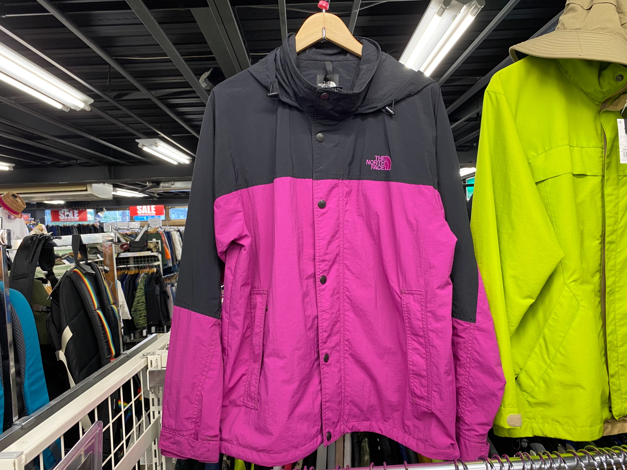 THE NORTH FACE】ハイドレナウィンドジャケットをご紹介します