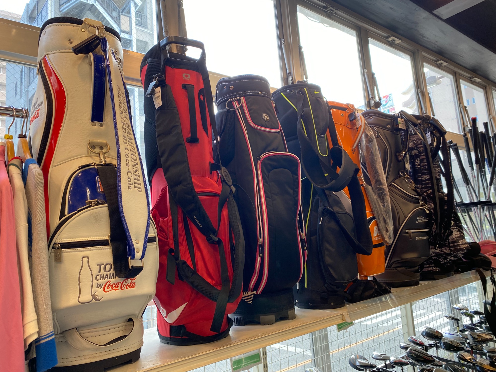 【トレファク神戸南店】V12のゴルフバッグです【取りに来られる方限定】 スポーツの春到来！！】只今ゴルフ買取強化中！！ブランドクラブは高