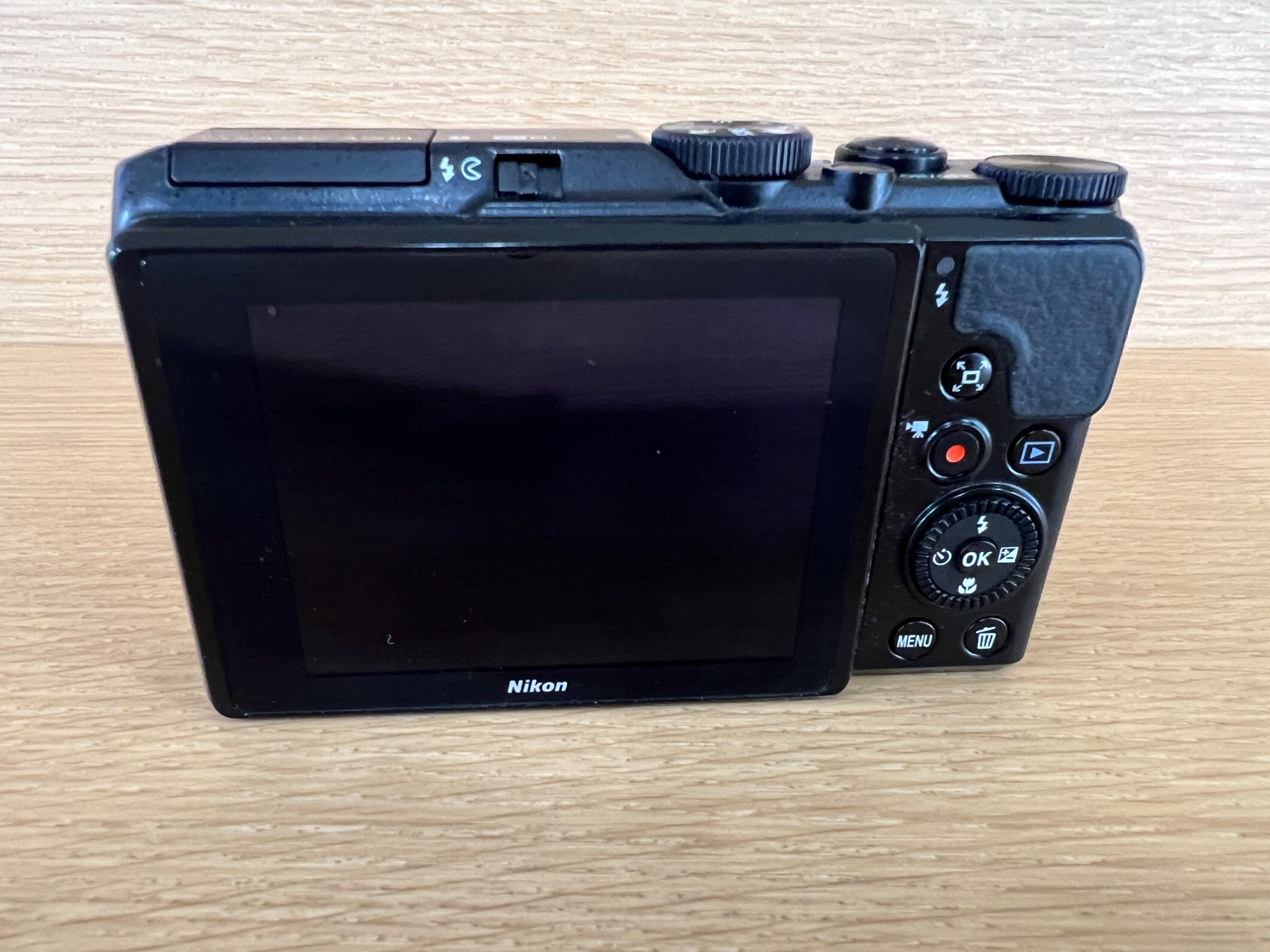 Nikon/ニコン】コンパクトデジタルカメラCOOLPIX A900のご紹介です