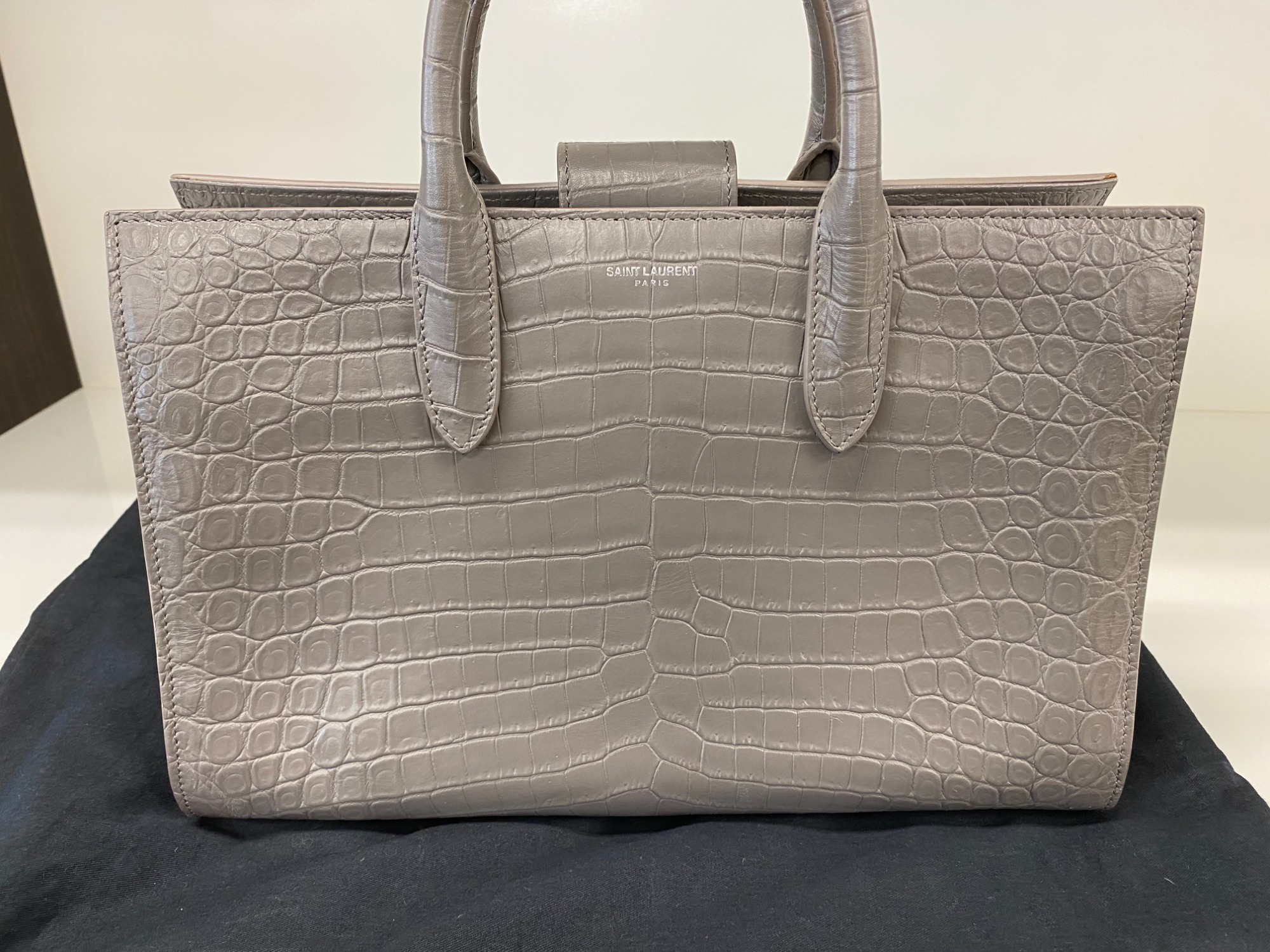 イヴ・サンローラン YVES SAINT LAURENT カバリヴゴーシュ