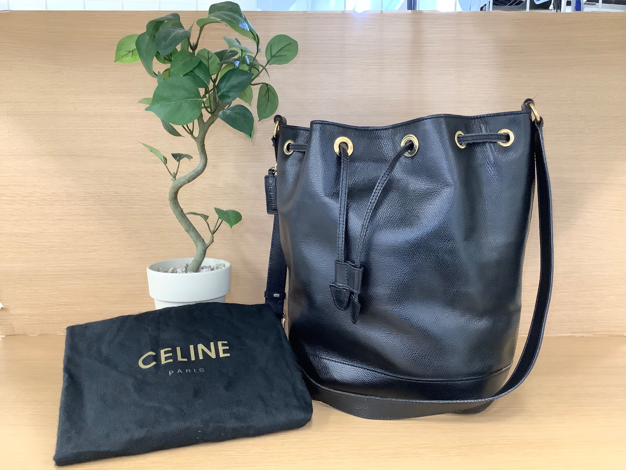 CELINE セリーヌ 巾着 ショルダーバッグ ポーチ付き 中古・古着通販】CELINE (セリーヌ) 巾着ショルダーバッグ
