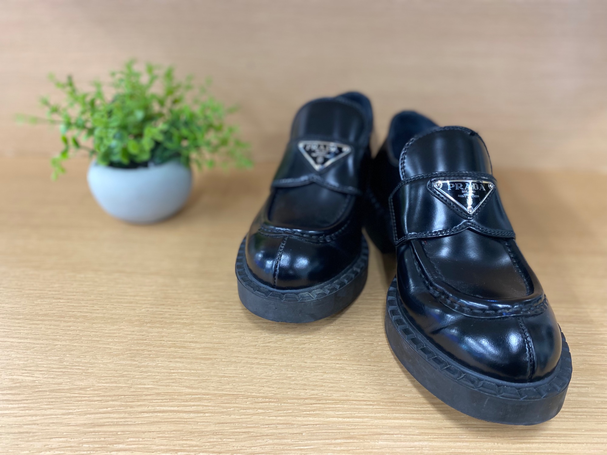 PRADA/プラダ】チョコレートブラッシュドレザーローファーが買取