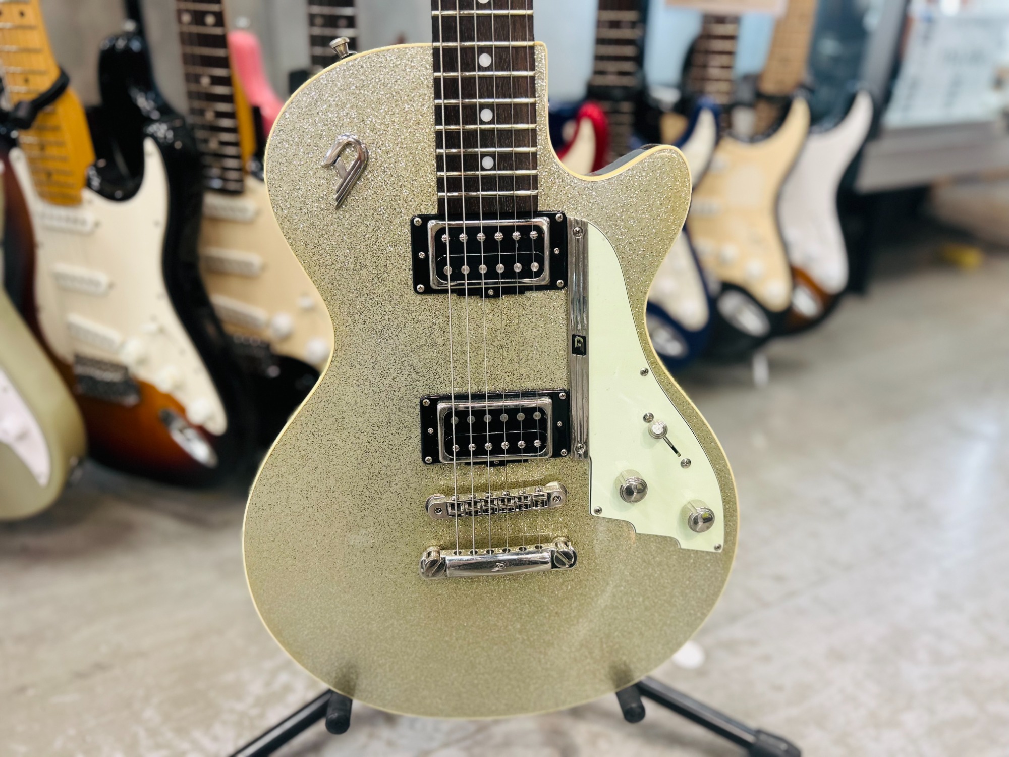 1F楽器売場展示中！！】Duesenberg Starplayer Special Silver