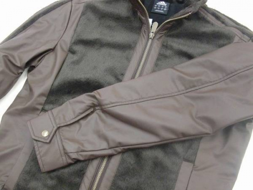ジャケットのアディダス（adidas）