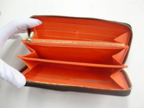 財布の浦和ヴィトン