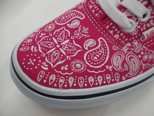 スニーカーのアナザーエディション