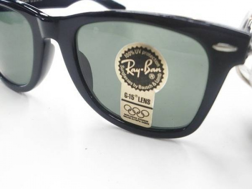 サングラスのRAY-BAN