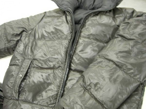 ダウンジャケットのモンクレール(MONCLER)
