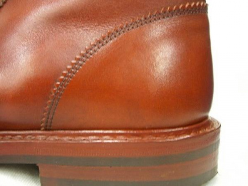 ブーツのトリカーズ