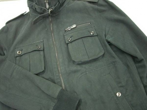 ジャケットのパーカー