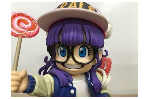 フィギュアのアラレちゃん