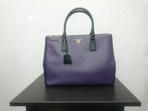 ブランド・ラグジュアリーのプラダ（PRADA）