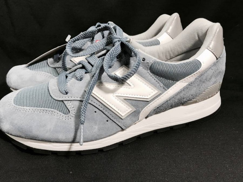 スニーカーのニューバランス(new balance)