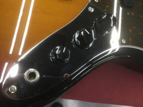 エレキベースのFENDER