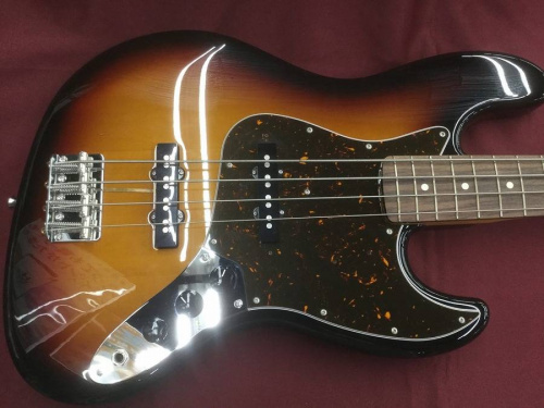 FENDERのJAZZBASS