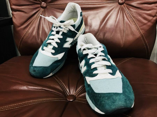 靴のスニーカー