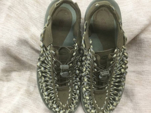 スニーカーのKEEN