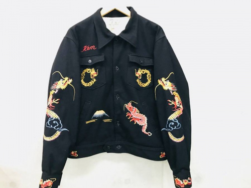 ジャケットのシャツ