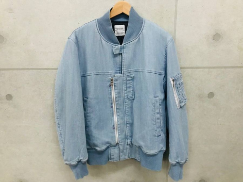 ジャケットのブルゾン