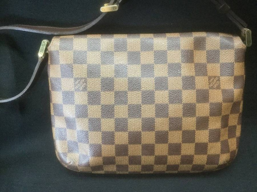 LOUIS　VITTONのショルダーバッグ