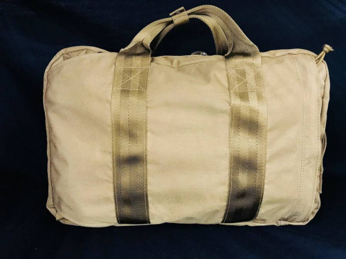 ブリーフィング（BRIEFING）のコミューター