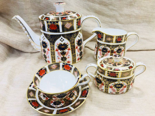 洋食器のROYAL　CROWN DERBY