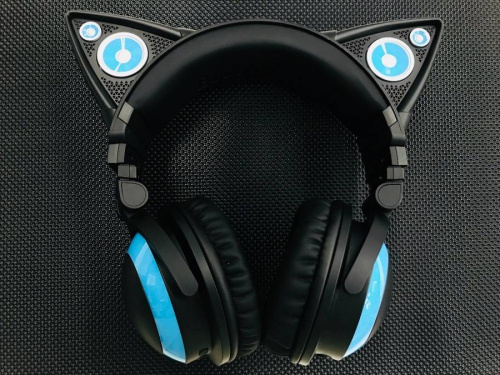 ヘッドフォンのキャットイヤー