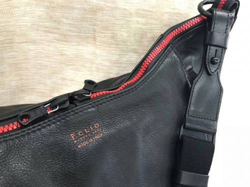 メンズファッションのショルダーバッグ