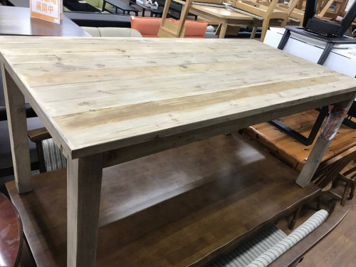 knotantiquesのテーブル