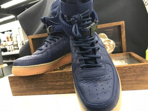 メンズファッションのスニーカー