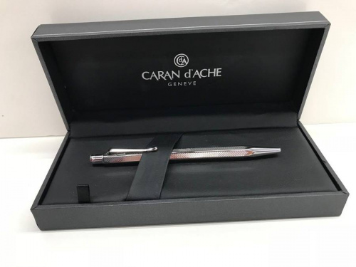 ボールペンのCARAN D' ACHE