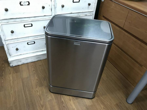 ダストボックスのSIMPLEHUMAN