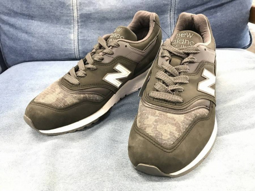 スニーカーのニューバランス（new balance）