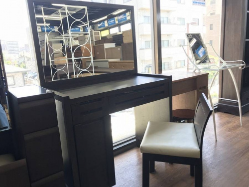 家具のドレッサー
